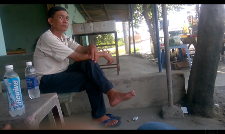 Nài thuốc lá lậu chạy xe bán mạng đổi lợi nhuận